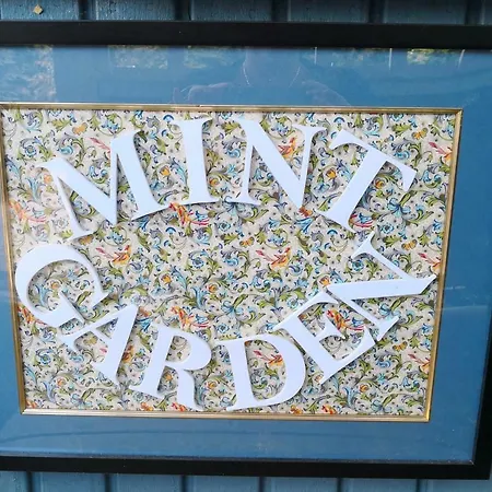 Lovely Mint Garden アパート ヴァンター