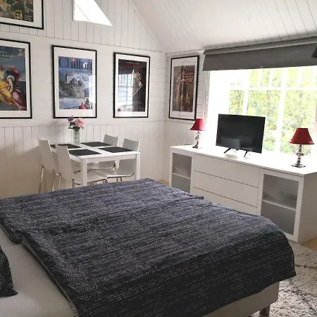 Lovely Mint Garden Apartment